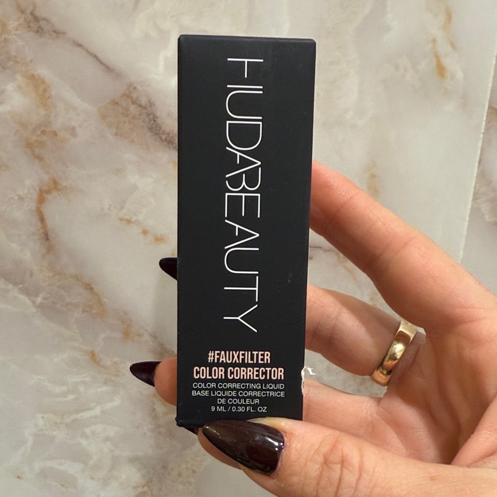 HUDA BEAUTY #FauxFilter Color Corrector - Black